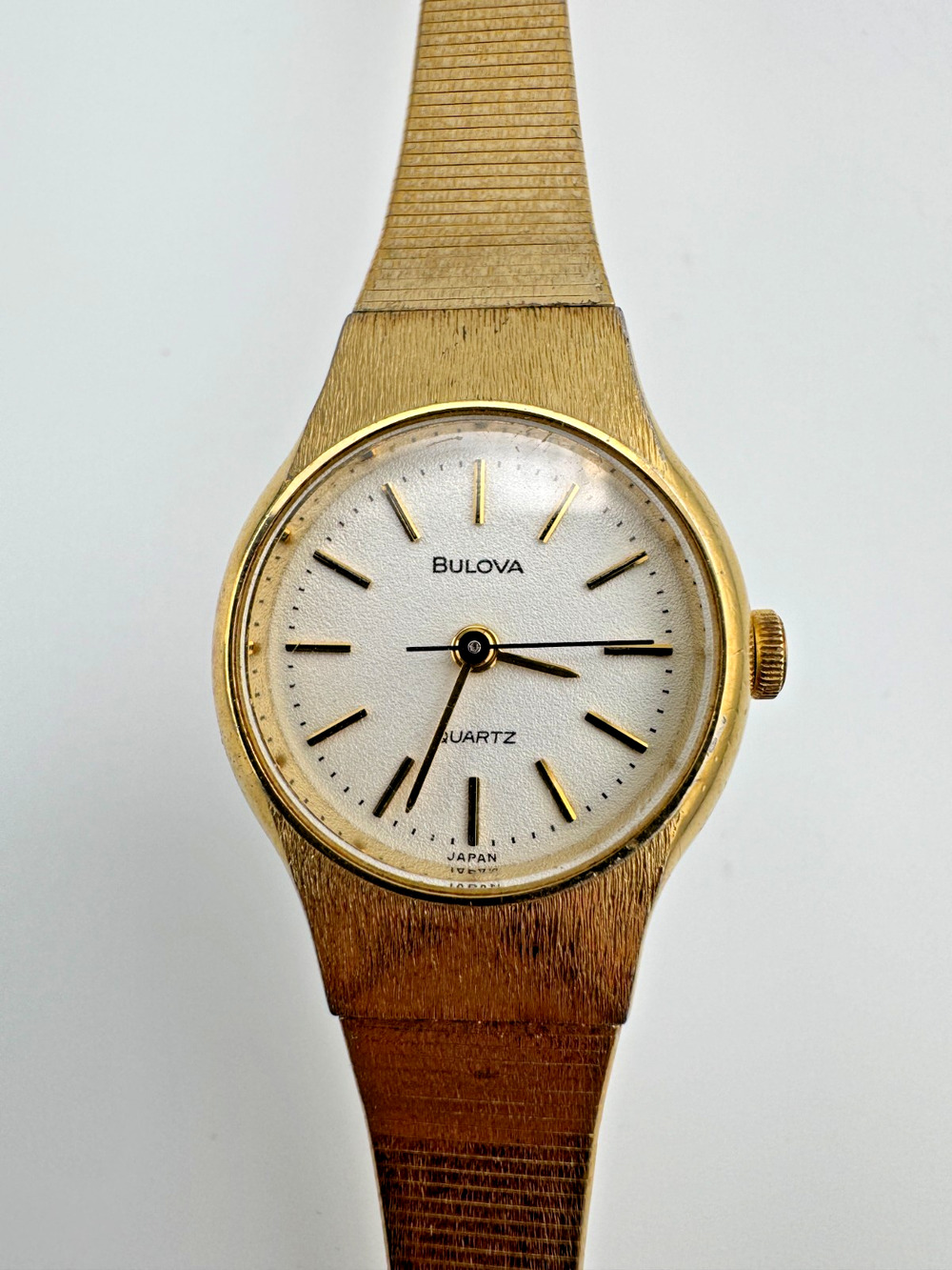 Vintage Bulova Quartz Women's Gold Tone Watch Bark Texture Bracelet Japan